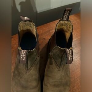 Kids Blunstone boots sz 3